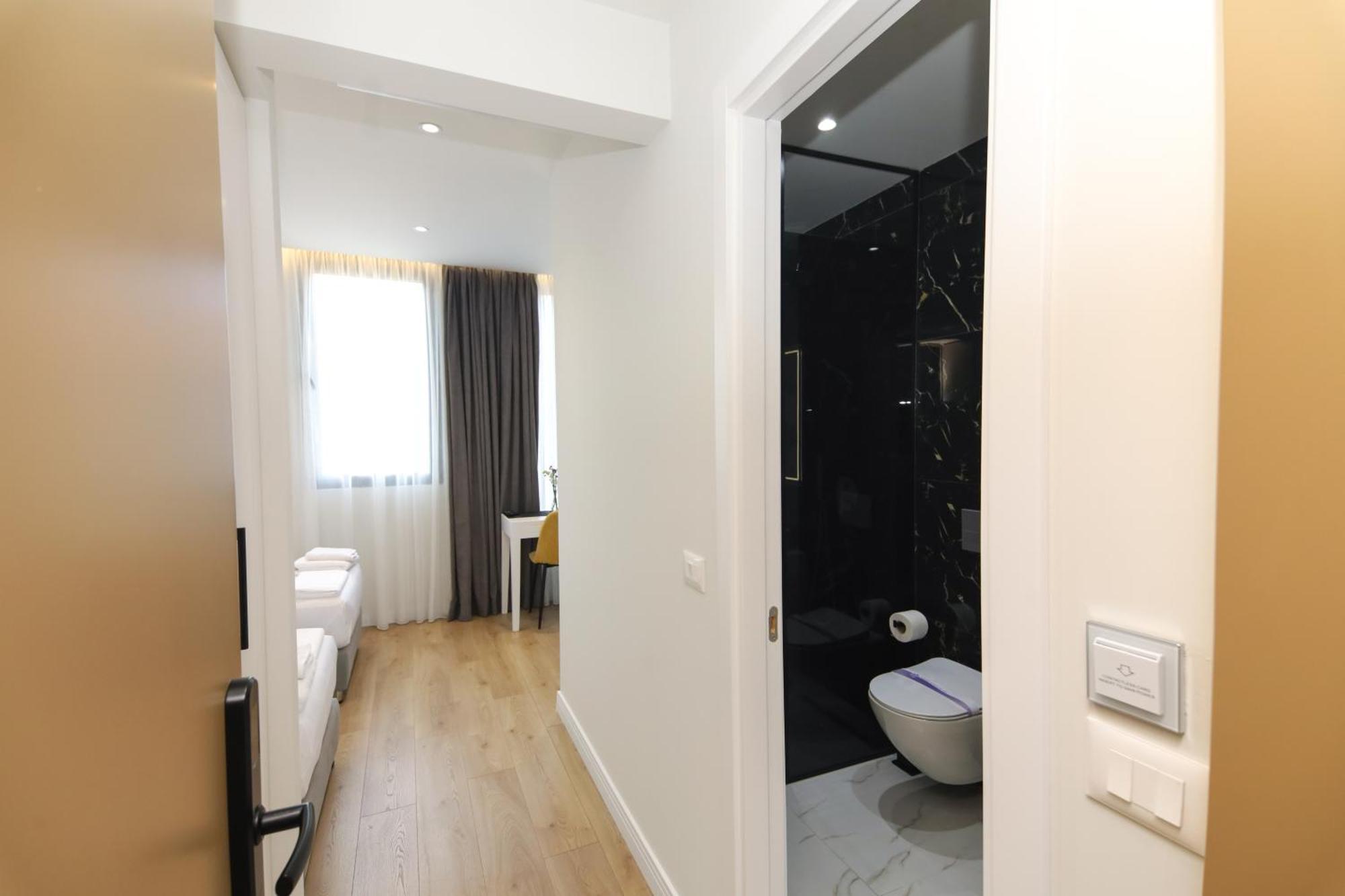 Hotel N Center By Noshi Tirana